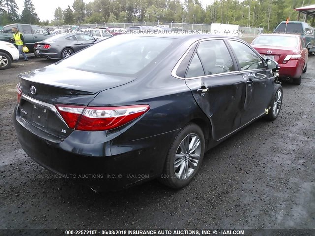 4T1BF1FK2GU205226 - 2016 TOYOTA CAMRY LE/XLE/SE/XSE Navy photo 4