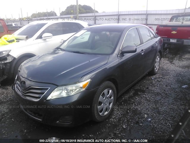 4T1BF3EK6AU082986 - 2010 TOYOTA CAMRY SE/LE/XLE GRAY photo 2