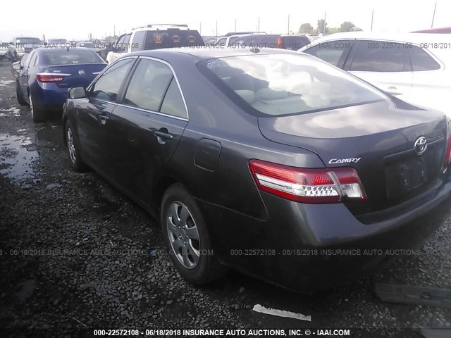 4T1BF3EK6AU082986 - 2010 TOYOTA CAMRY SE/LE/XLE GRAY photo 3