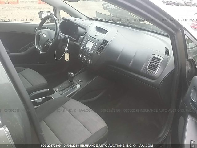 KNAFX4A82E5076411 - 2014 KIA FORTE EX GRAY photo 5