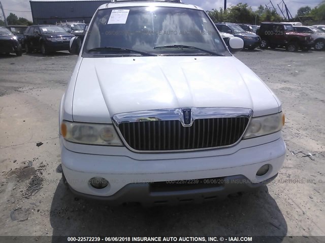 5LMFU28A41LJ07116 - 2001 LINCOLN NAVIGATOR 白色 照片 6