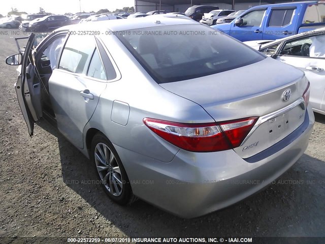 4T1BF1FK3FU916738 - 2015 TOYOTA CAMRY LE/XLE/SE/XSE SILVER photo 3