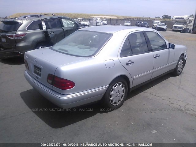 WDBJF65H8XA829129 - 1999 MERCEDES-BENZ E 320 SILVER photo 4