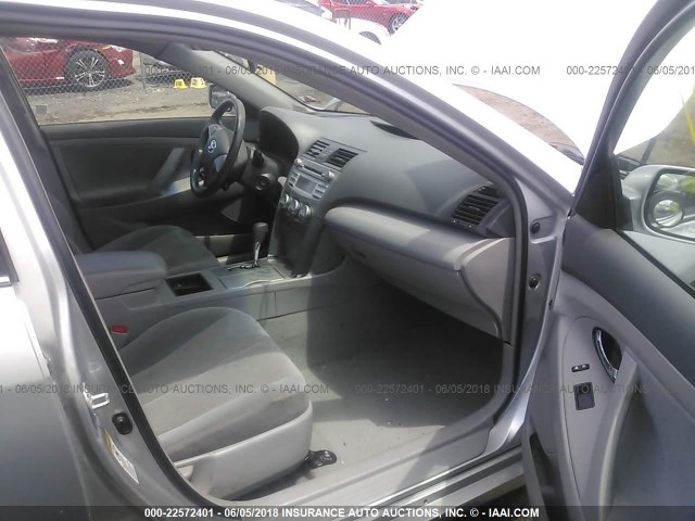 4T1BE46K28U743768 - 2008 TOYOTA CAMRY CE/LE/XLE/SE SILVER photo 5