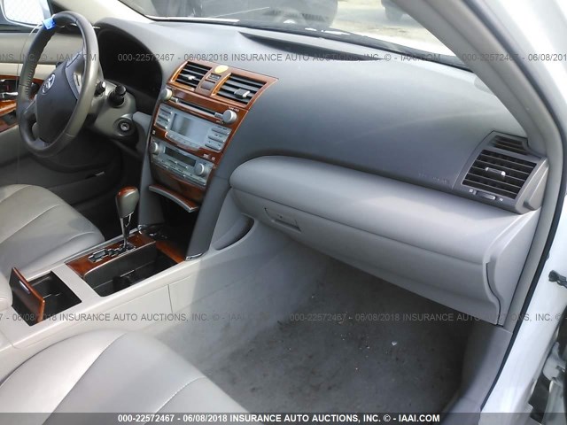 4T1BE46K99U834361 - 2009 TOYOTA CAMRY SE/LE/XLE WHITE photo 5