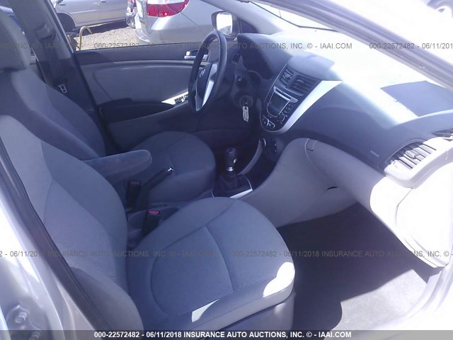 KMHCT4AE1CU142310 - 2012 HYUNDAI ACCENT GLS/GS SILVER photo 5