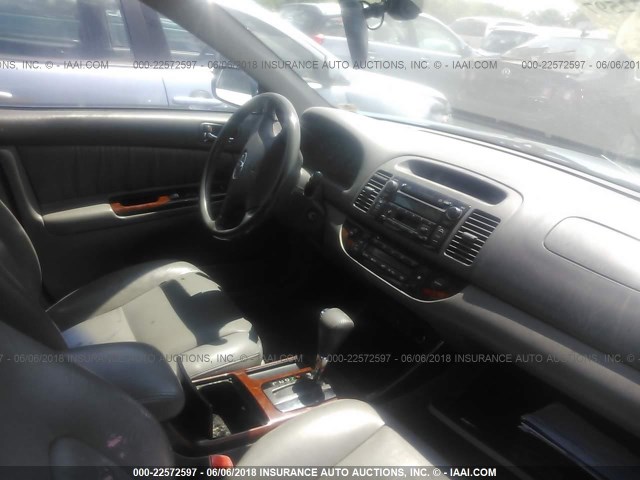 4T1BE32K54U887325 - 2004 TOYOTA CAMRY LE/XLE/SE ლურჯი ფოტო 5