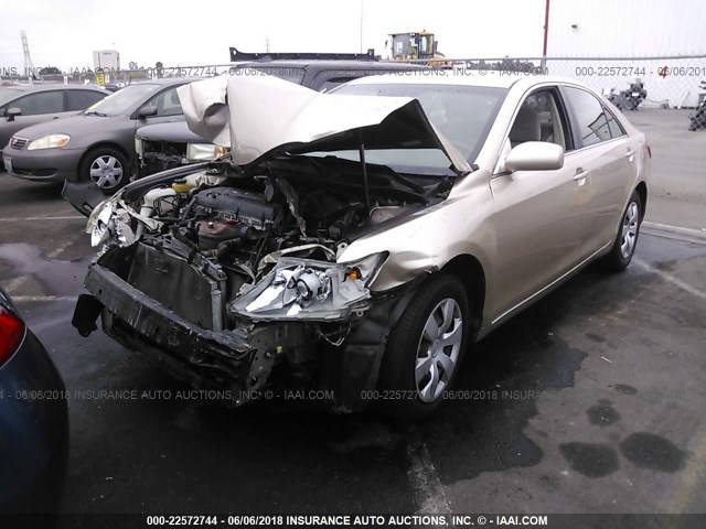 4T4BE46K87R009656 - 2007 TOYOTA CAMRY NEW GENERAT CE/LE/XLE/SE GOLD photo 2