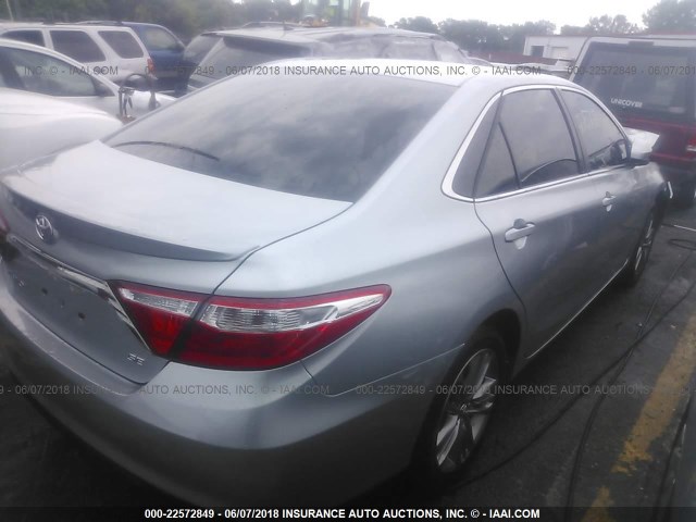 4T1BF1FK7HU298083 - 2017 TOYOTA CAMRY LE/XLE/SE/XSE 银色 照片 4