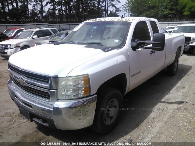 1GCHC29K58E100359 - 2008 CHEVROLET SILVERADO C2500 HEAVY DUTY WHITE photo 2