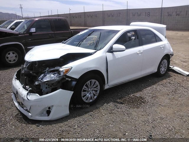 4T4BF1FK2DR283717 - 2013 TOYOTA CAMRY L/SE/LE/XLE 白色 照片 2