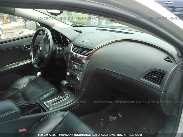 1G1ZE5E70BF121793 - 2011 CHEVROLET MALIBU LTZ SILVER photo 5