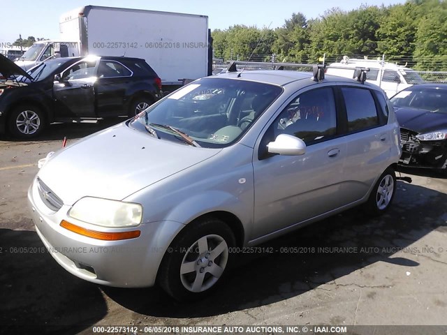 KL1TD62645B400233 - 2005 CHEVROLET AVEO LS SILVER photo 2