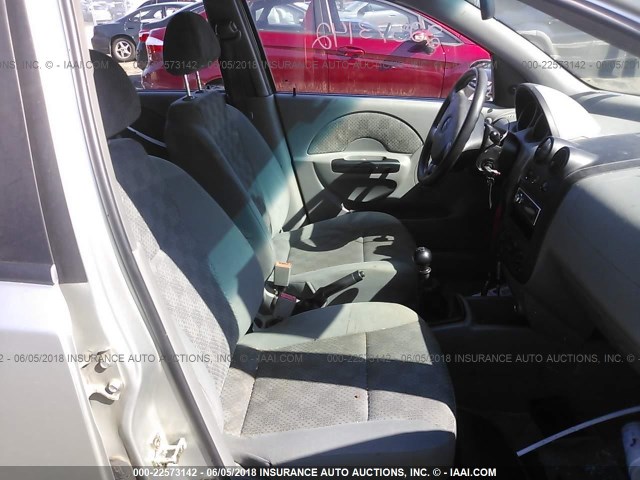 KL1TD62645B400233 - 2005 CHEVROLET AVEO LS SILVER photo 5