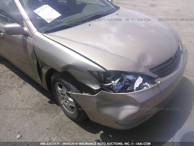 4T1BF30K82U033278 - 2002 TOYOTA CAMRY LE/XLE/SE ოქროსფერი ფოტო 6