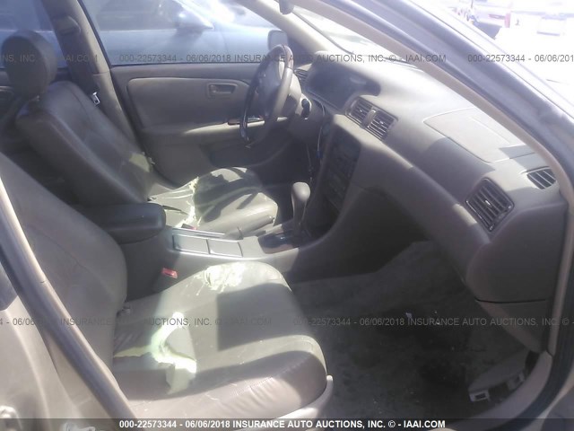 JT2BF28K110315392 - 2001 TOYOTA CAMRY LE/XLE TAN photo 5