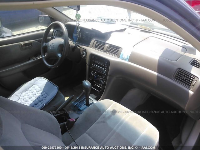 4T1BG22K2XU447992 - 1999 TOYOTA CAMRY CE/LE/XLE RED photo 5