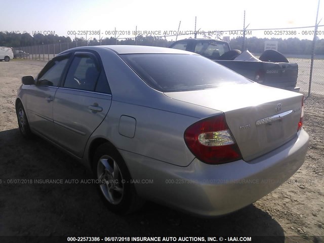 4T1BE32K94U809453 - 2004 TOYOTA CAMRY LE/XLE/SE ვერცხლისფერი ფოტო 3