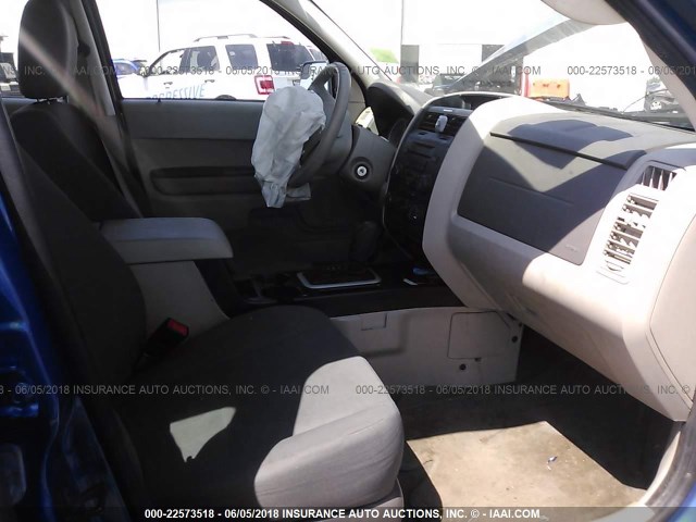 1FMCU0C7XCKA20853 - 2012 FORD ESCAPE XLS BLUE photo 5