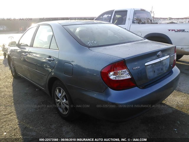 4T1BF32K24U574102 - 2004 TOYOTA CAMRY LE/XLE/SE ლურჯი ფოტო 3