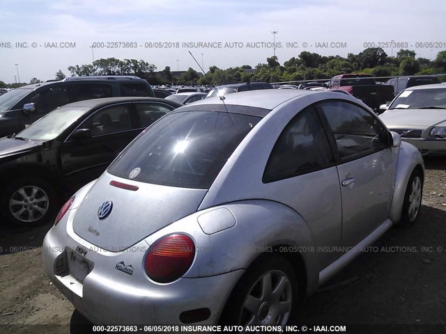 3VWDD21C02M417545 - 2002 VOLKSWAGEN NEW BEETLE GLX 银色 照片 4