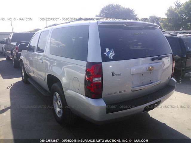 1GNSCHE04BR161092 - 2011 CHEVROLET SUBURBAN C1500  LS SILVER photo 3