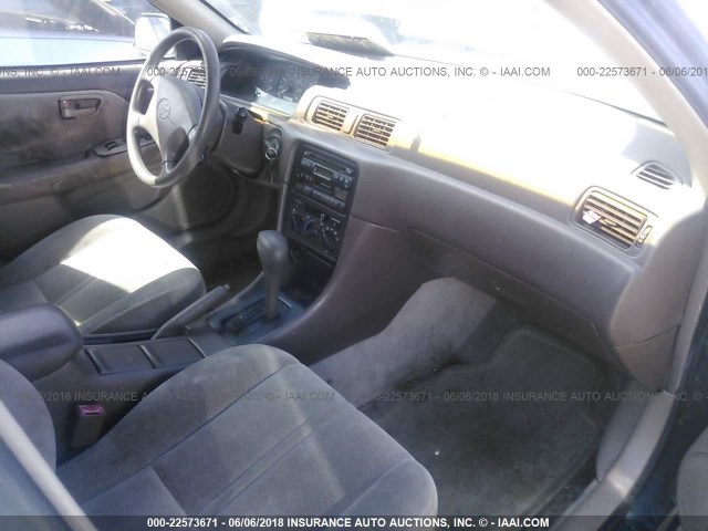 4T1BG22K5VU126641 - 1997 TOYOTA CAMRY CE/LE/XLE 绿色 照片 5