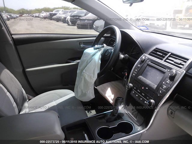 4T1BF1FK7FU104651 - 2015 TOYOTA CAMRY LE/XLE/SE/XSE BLACK photo 5