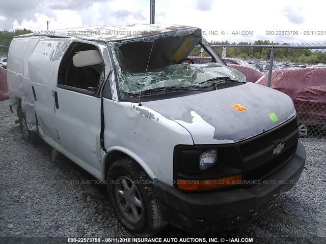 1GCFG15X571157559 - 2007 CHEVROLET EXPRESS G1500  WHITE photo 6