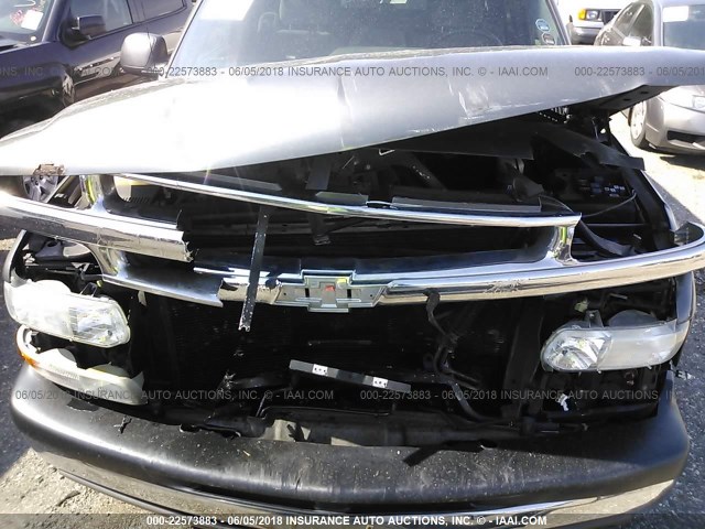 1GNEC13T31J173717 - 2001 CHEVROLET TAHOE C1500 GRAY photo 6