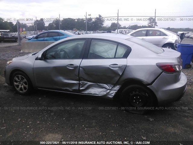 JM1BL1UG8B1421541 - 2011 MAZDA 3 I GRAY photo 6