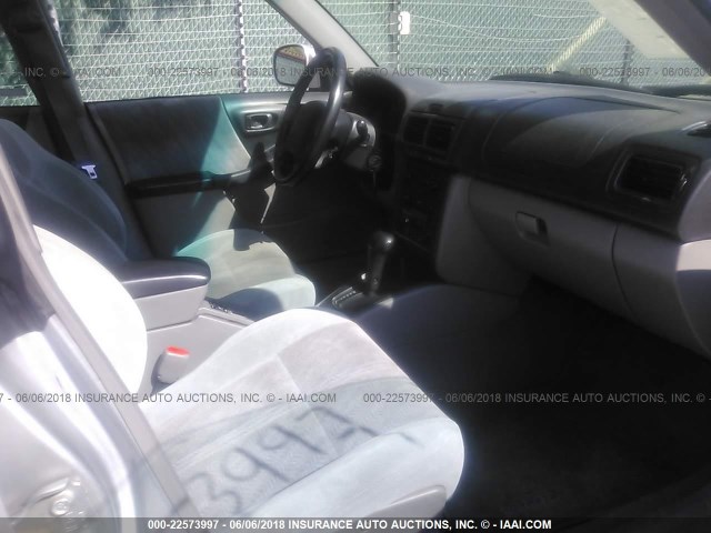 JF1SF65682H748240 - 2002 SUBARU FORESTER S 银色 照片 5