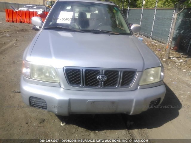 JF1SF65682H748240 - 2002 SUBARU FORESTER S 银色 照片 6