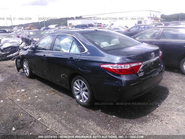 4T1BF1FK6FU978120 - 2015 TOYOTA CAMRY LE/XLE/SE/XSE GRAY photo 3