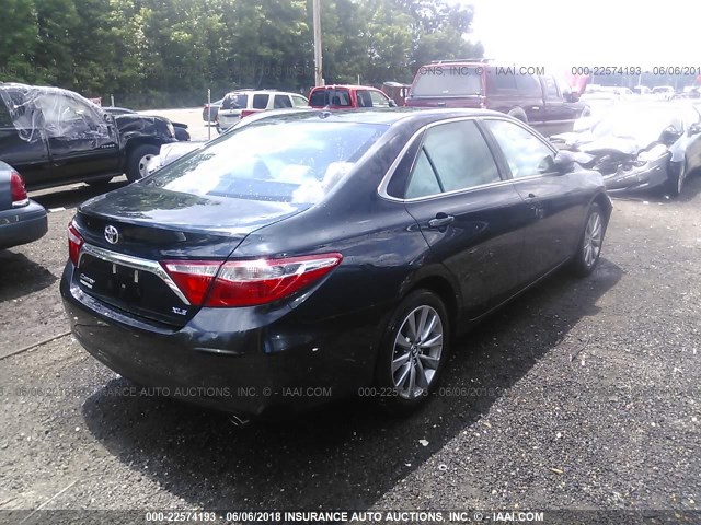 4T1BF1FK6FU978120 - 2015 TOYOTA CAMRY LE/XLE/SE/XSE 灰色 照片 4