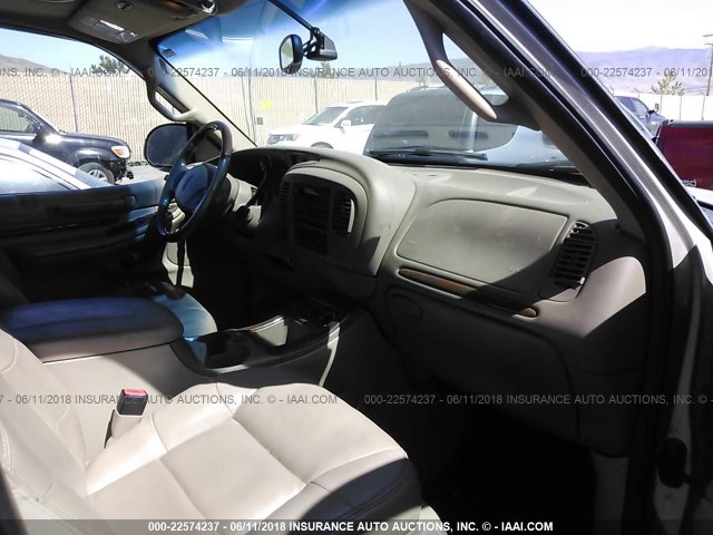5LMFU28R81LJ11515 - 2001 LINCOLN NAVIGATOR TAN photo 5