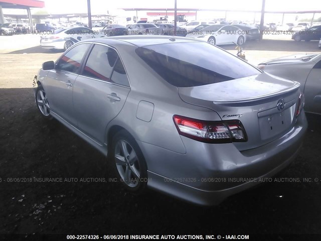 4T1BK3EK3AU602217 - 2010 TOYOTA CAMRY SE/LE/XLE SILVER photo 3