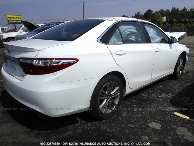 4T1BF1FK5GU575876 - 2016 TOYOTA CAMRY LE/XLE/SE/XSE WHITE photo 4