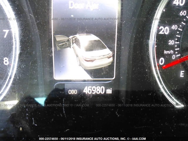 4T1BF1FK5GU575876 - 2016 TOYOTA CAMRY LE/XLE/SE/XSE WHITE photo 7