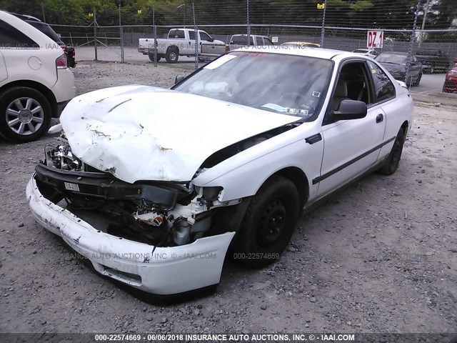 1HGCD7127RA037078 - 1994 HONDA ACCORD DX WHITE photo 2