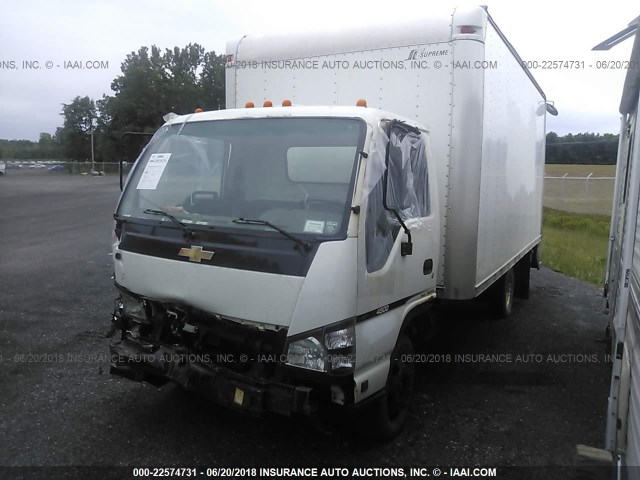 J8BC4B16077012030 - 2007 CHEVROLET TILT MASTER W4S04  WHITE photo 2