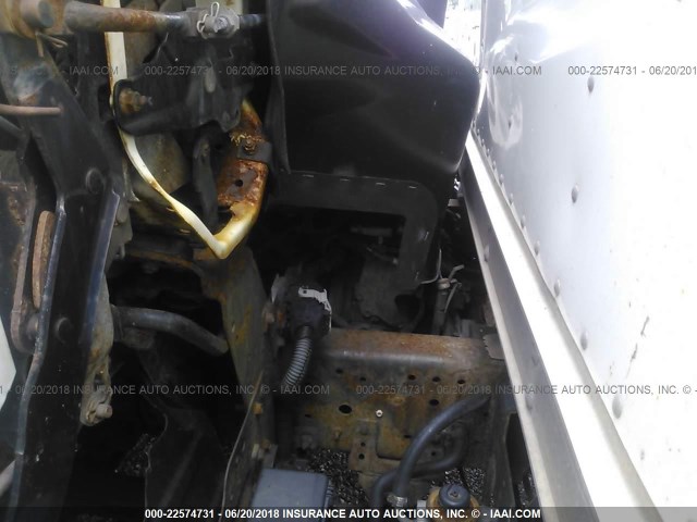 J8BC4B16077012030 - 2007 CHEVROLET TILT MASTER W4S04  WHITE photo 9