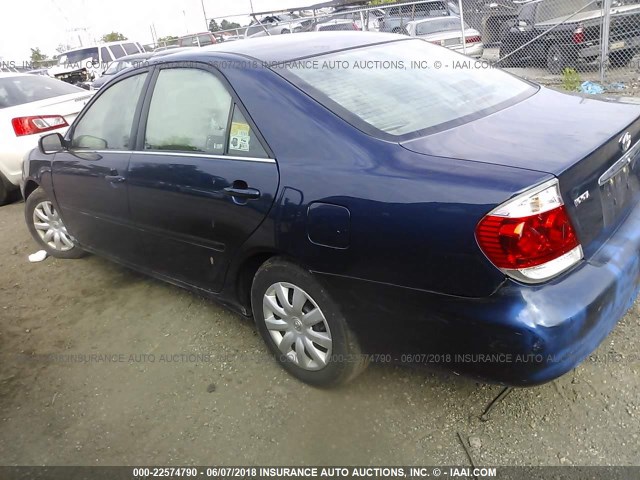 4T1BE32K95U096619 - 2005 TOYOTA CAMRY LE/XLE/SE ლურჯი ფოტო 3