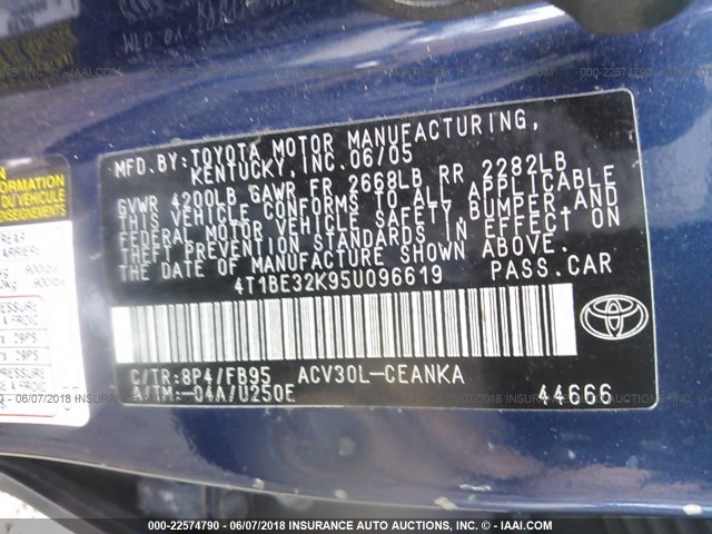 4T1BE32K95U096619 - 2005 TOYOTA CAMRY LE/XLE/SE ლურჯი ფოტო 9