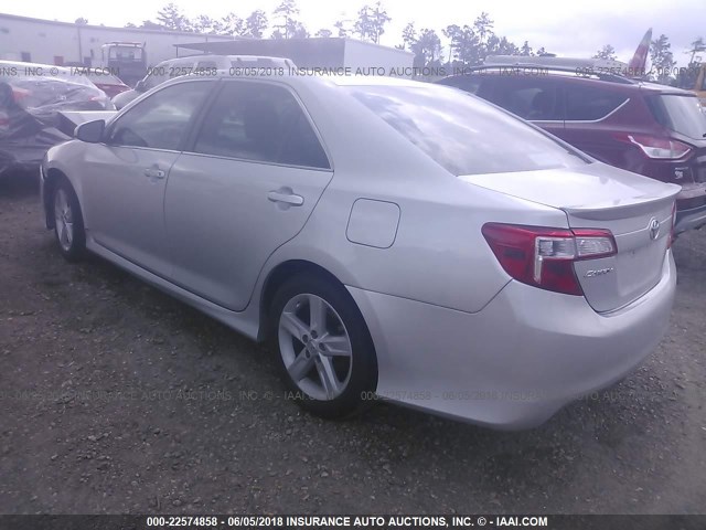 4T1BF1FK1DU287347 - 2013 TOYOTA CAMRY L/SE/LE/XLE 银色 照片 3