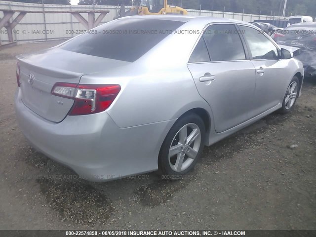 4T1BF1FK1DU287347 - 2013 TOYOTA CAMRY L/SE/LE/XLE 银色 照片 4