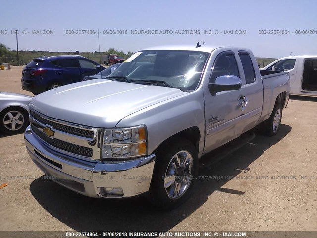 1GCRCSE03CZ302045 - 2012 CHEVROLET SILVERADO C1500 LT SILVER photo 2