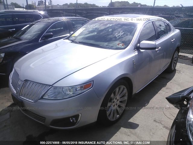 1LNHM94R09G623123 - 2009 LINCOLN MKS SILVER photo 2