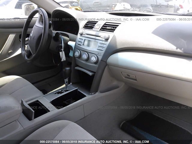 4T1BF3EK0BU593241 - 2011 TOYOTA CAMRY SE/LE/XLE 白色 照片 5