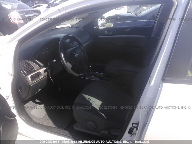 4A32B2FF7AE004011 - 2010 MITSUBISHI GALANT FE WHITE photo 5